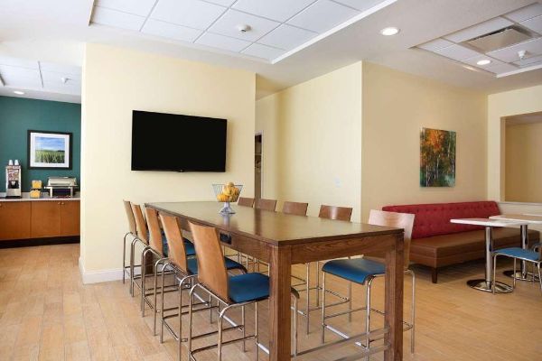 DAYS INN & SUITES BY WYNDHAM C (Caldwell)